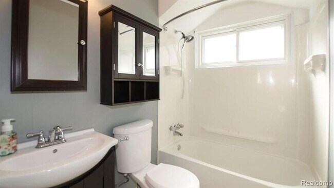 Foto del edificio - 27791 Groveland St