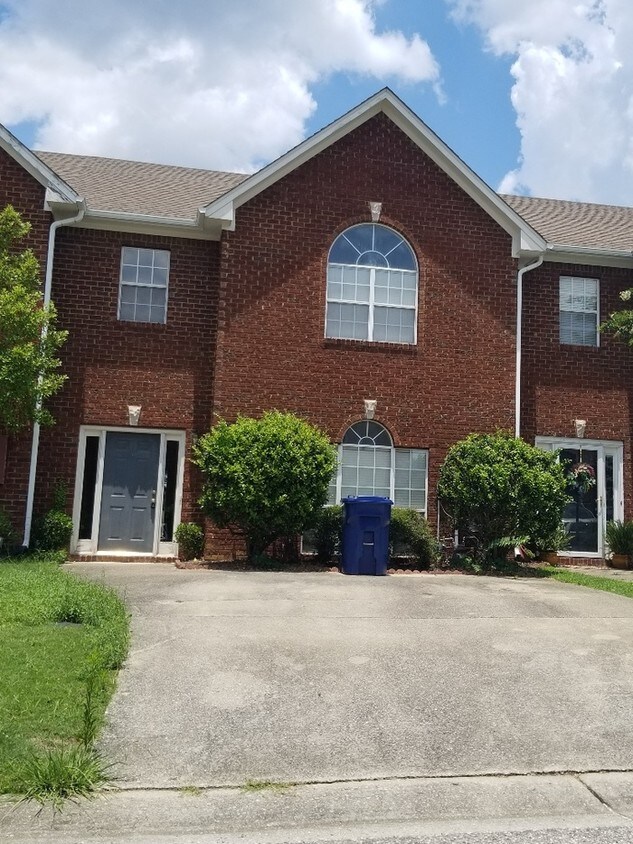 Beautiful Weatherly Community Alabaster Townhome Rentals in
