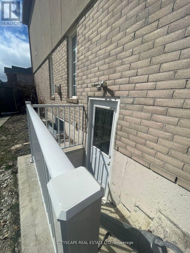 Building Photo - 1048 Zimmerman Crescent