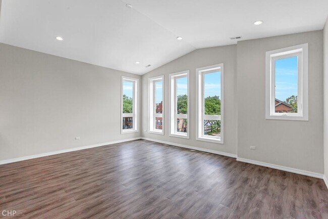 Foto del edificio - 4906 S St Lawrence Ave