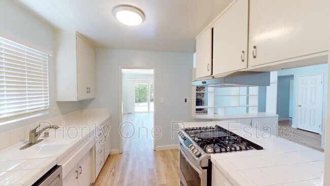 Building Photo - 3852 Cameo Ln