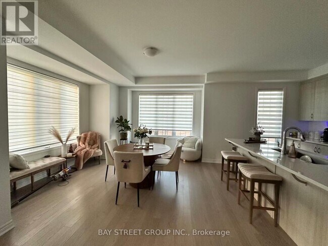 Photo du bâtiment - 1336 Ripplewood Ave