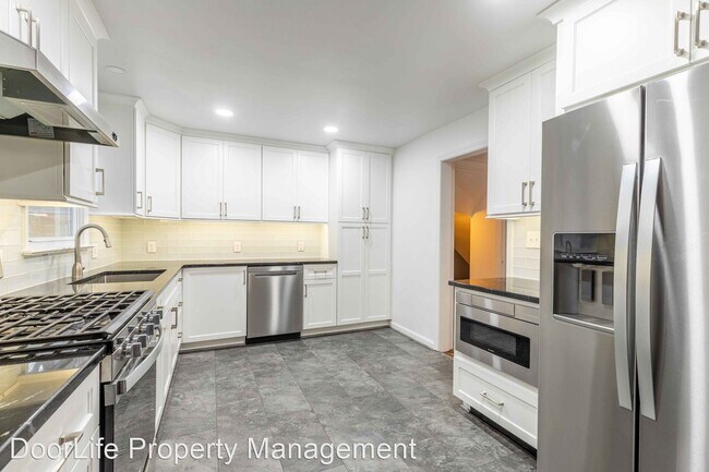 Building Photo - 3 br, 1 bath House - 338 Highland Ave