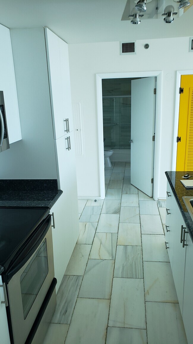 Building Photo - 1401 SW 22nd St