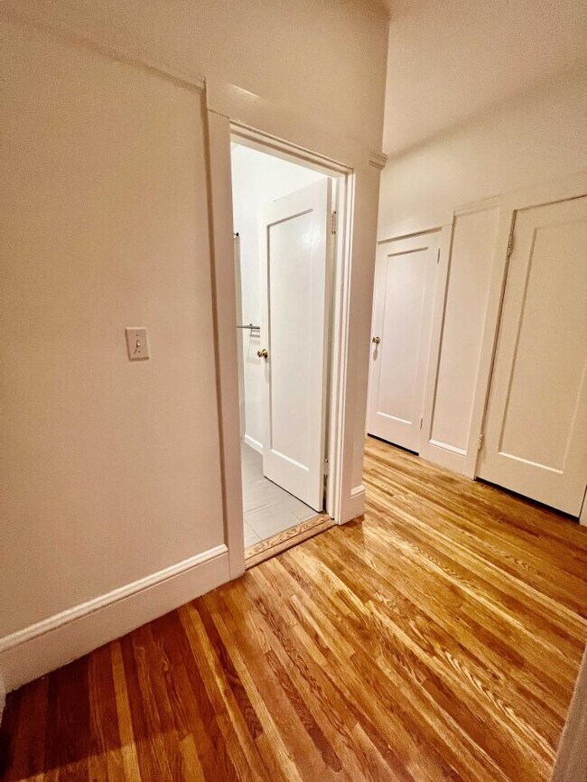Building Photo - 1 bedroom in San Francisco CA 94118