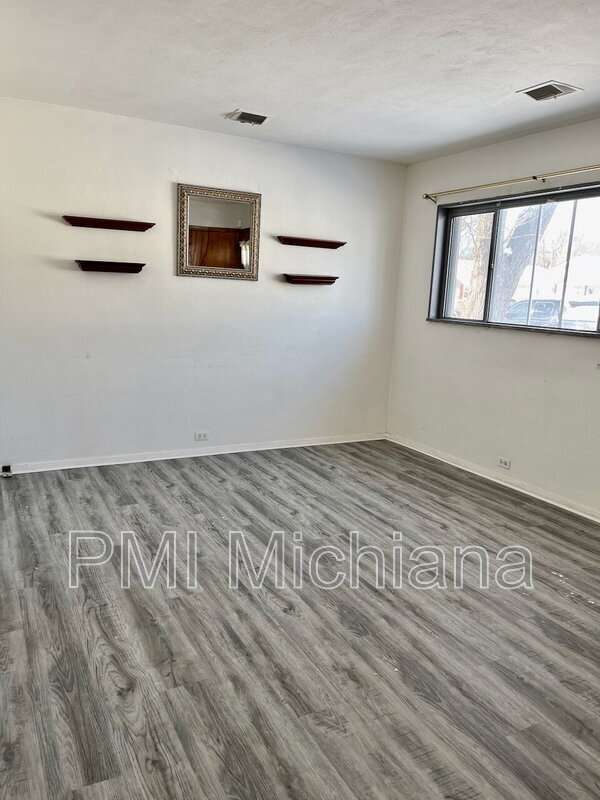 Foto del edificio - 909 W Donaldson Ave