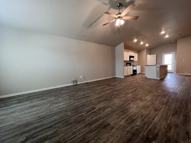 Foto del edificio - "Charming 3-Bedroom Home with 2 Full Baths in Lubbock – Spacious 1655 Sq Ft Retreat on North Texa...