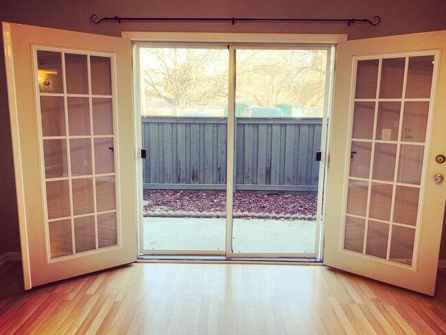Building Photo - Spacious 3-Bedroom Ground-Floor Condo with...