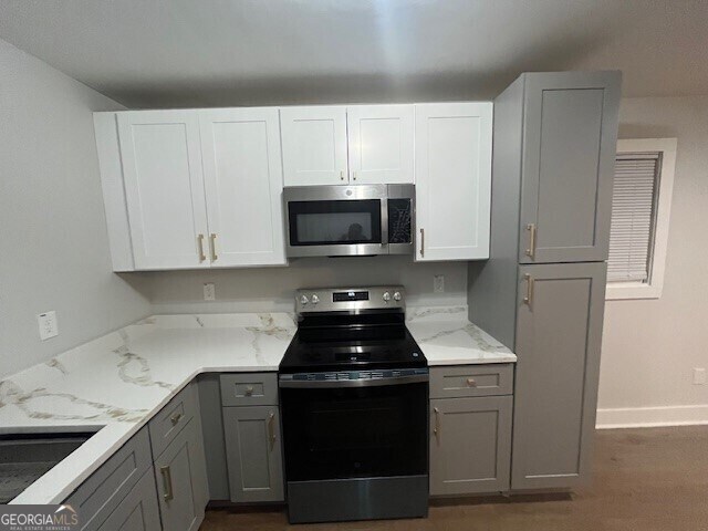 Building Photo - 635 Birchwood Ln SW