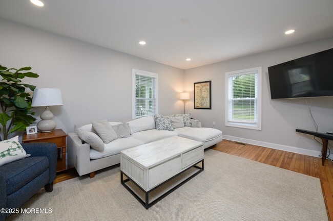 Foto del edificio - 216 Chapel Hill Rd
