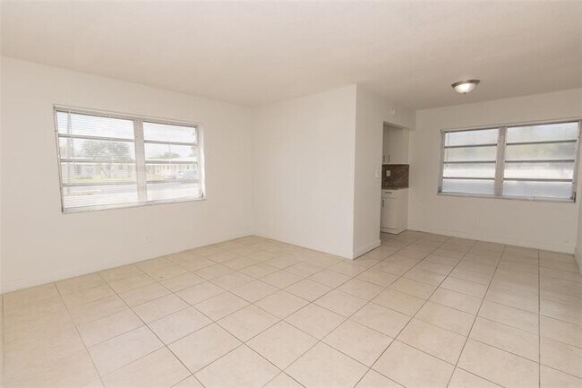 Building Photo - 2435 Van Buren St
