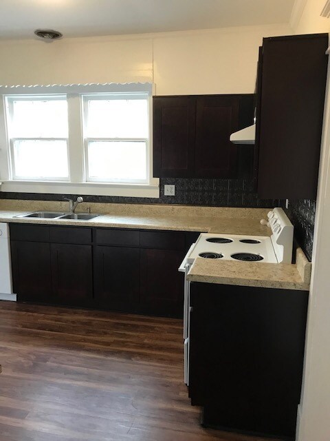 Vista de la cocina 2 - 710 N Maple St