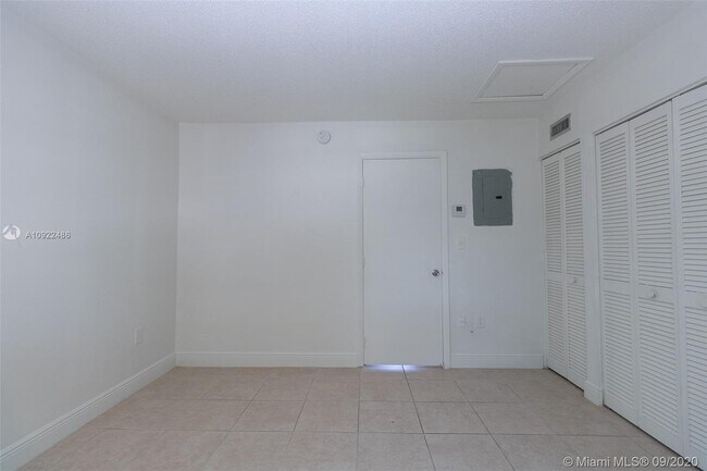 Foto del edificio - 2401 Van Buren St