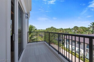 Building Photo - 490 5th St S