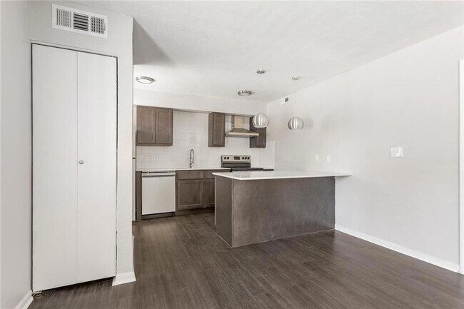 Foto del edificio - 2810 Dorchester Dr