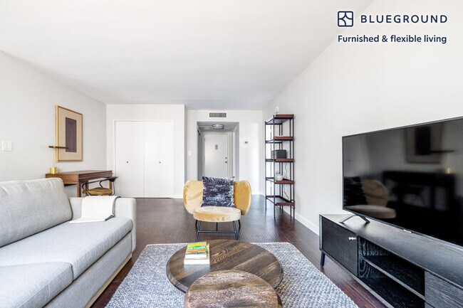 Foto del edificio - 330 N Crescent Dr