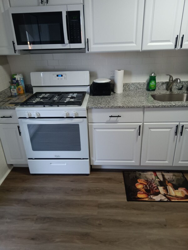Foto del edificio - 3915 Cedardale Rd