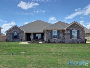 Building Photo - 17212 Stonegate Dr