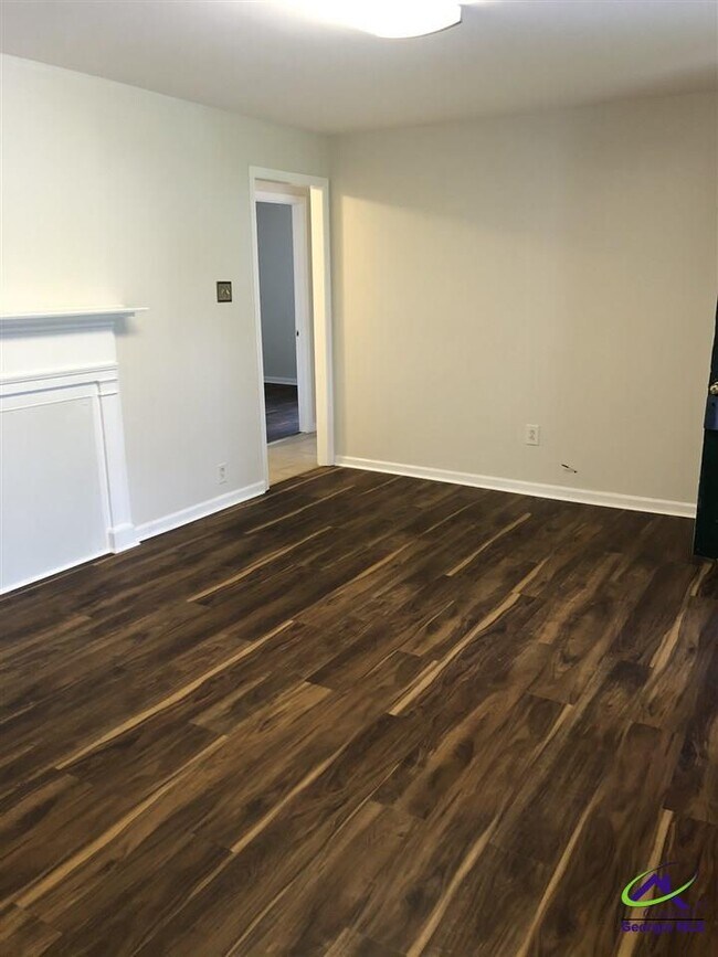 Foto del edificio - 122 Tinker Blvd