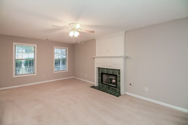 Building Photo - 4045 Lindsey Ln