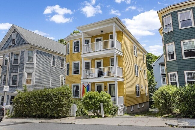 Foto del edificio - 70-72 Woodlawn St