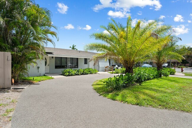 Foto del edificio - 2808 Middle River Dr