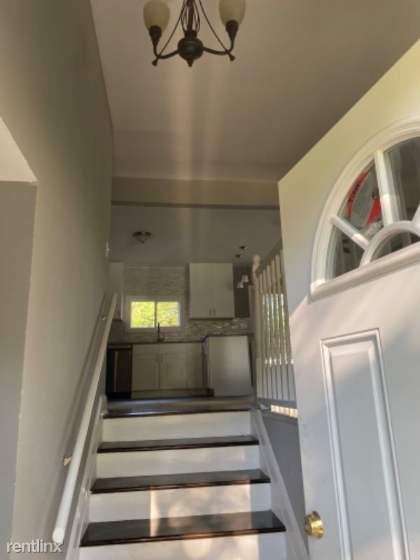 Building Photo - 4 br, 2 bath House - 1043 N Wood St