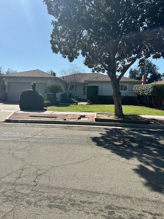 Building Photo - 749 E. Wrenwood Lane