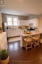 Building Photo - 125 St James St