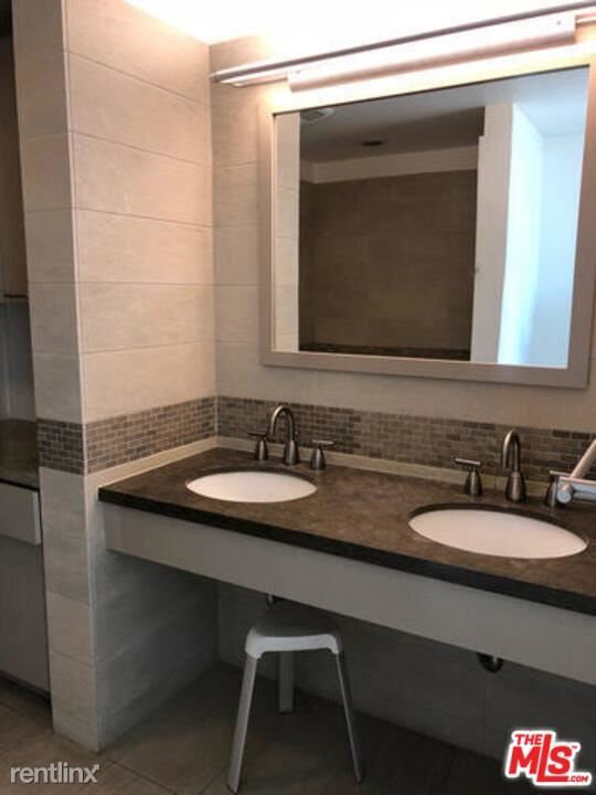 Foto del edificio - 201 N Manhattan Pl