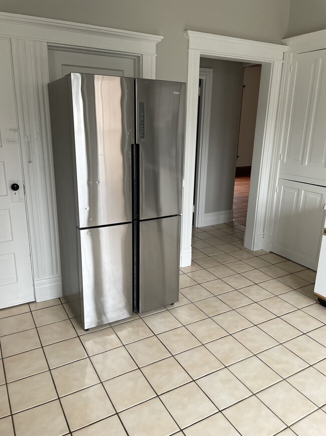 Kitchen - 307 Western Ave