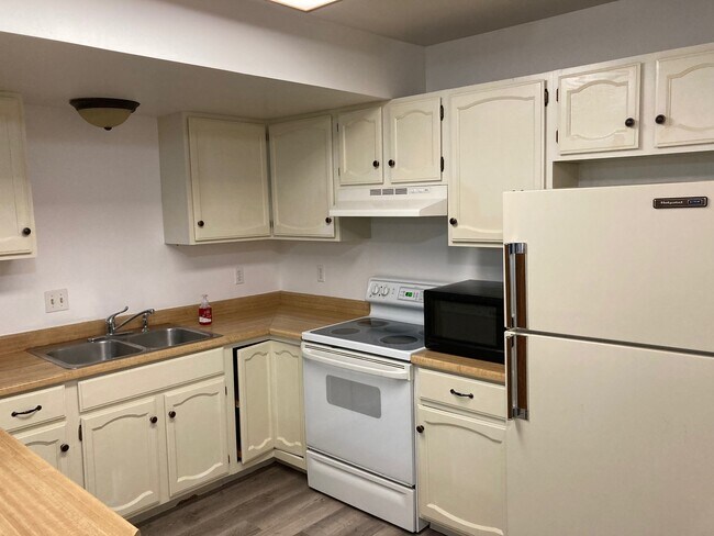 Foto del edificio - 1660 Woodland Dr