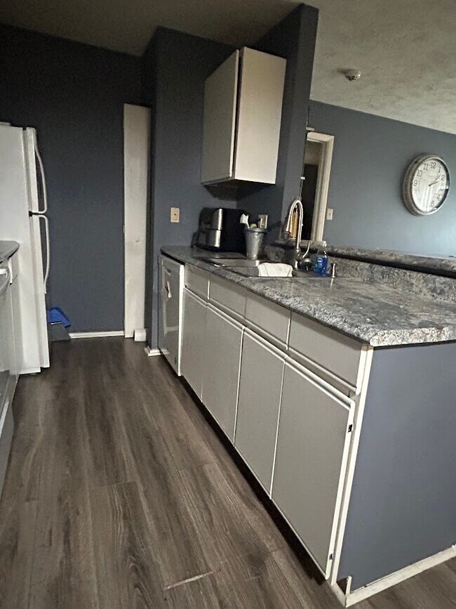 Foto del edificio - 4260 Village Pkwy Cir E