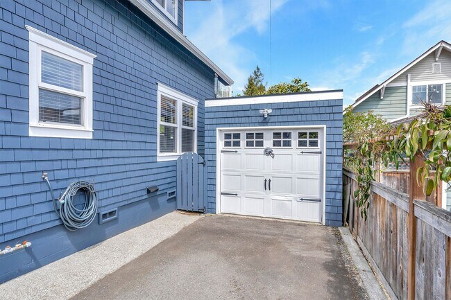 Building Photo - Old Town Craftsman - Short Term Leases Ava...