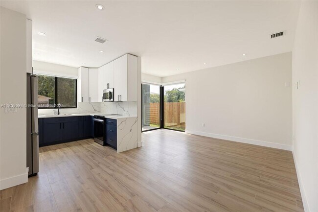 Foto del edificio - 6850 NW 4th Ave