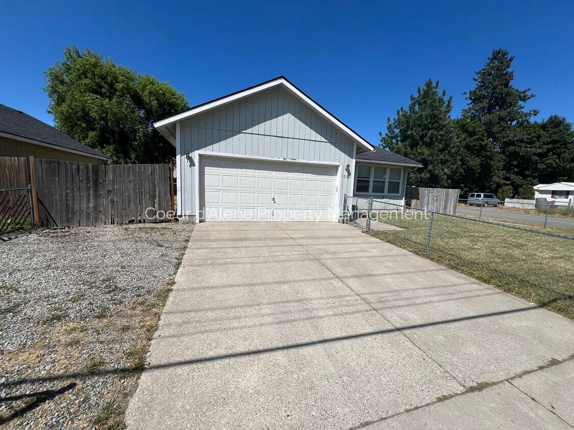 Foto del edificio - 2 bed house on corner lot!