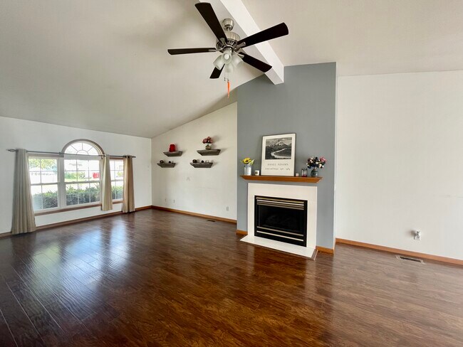 Building Photo - 715 Erin Dr