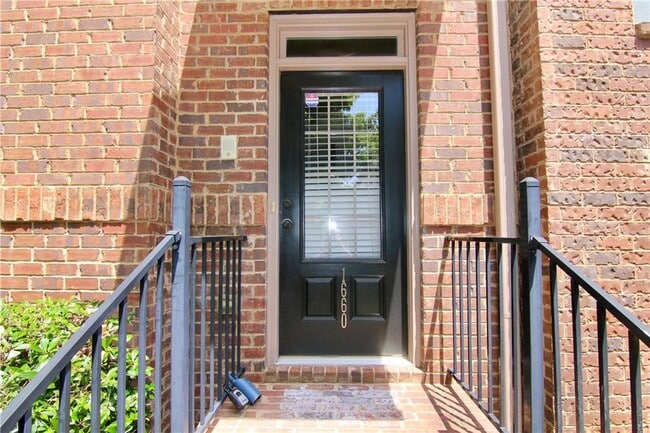 Building Photo - 1660 Jardin Ct
