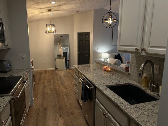 Kitchen/dining room - 6615 Hedington Sq