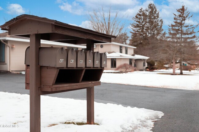 Foto del edificio - 43 Commons Dr