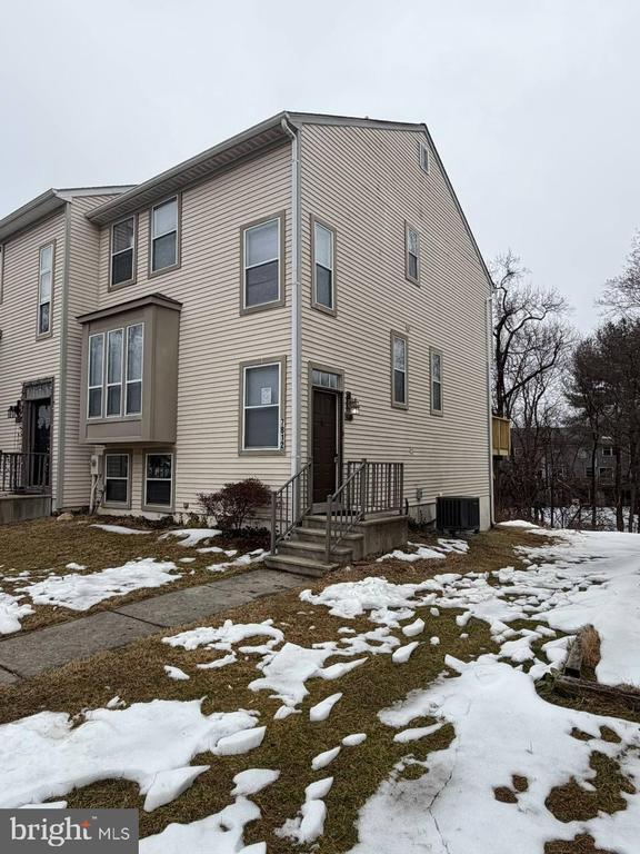 Building Photo - 7812 WHISTLING Ct