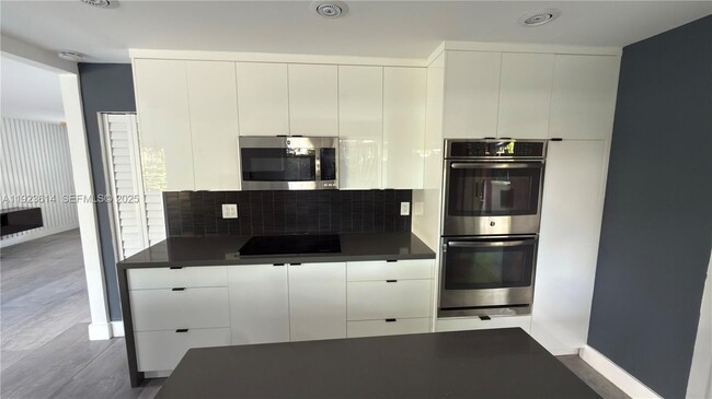 Foto del edificio - 18701 Shauna Manor Dr