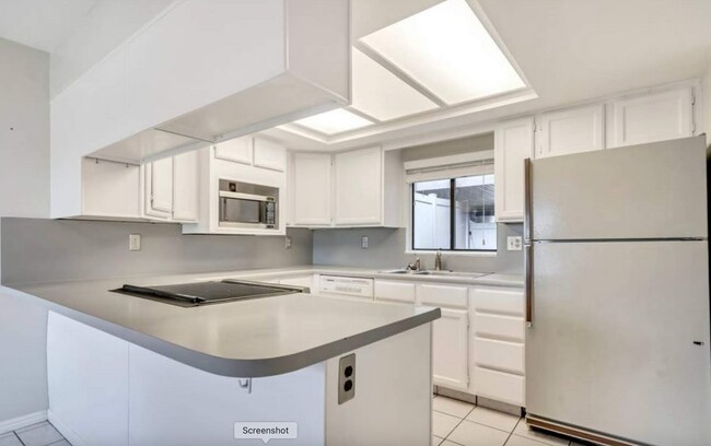 Foto del edificio - Quiet Living Meets Convenience – 3 Bed Home in Sandy, UT!