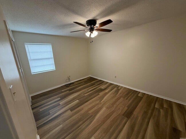 Foto del edificio - 12 Southland Ct