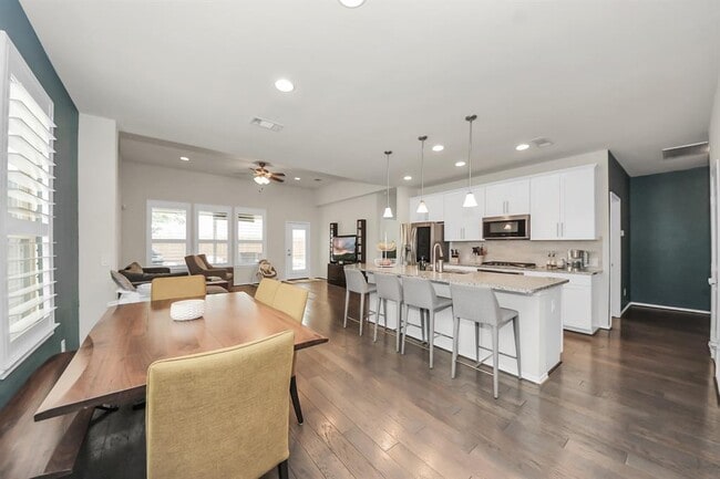 Building Photo - 8919 RoseWood Grove Ln