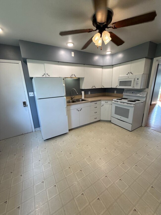 Building Photo - NSP-615/617