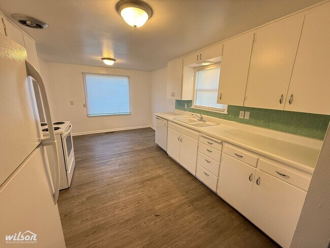Foto del edificio - Newly Remodeled 2BR/1BA House with Bonus R...