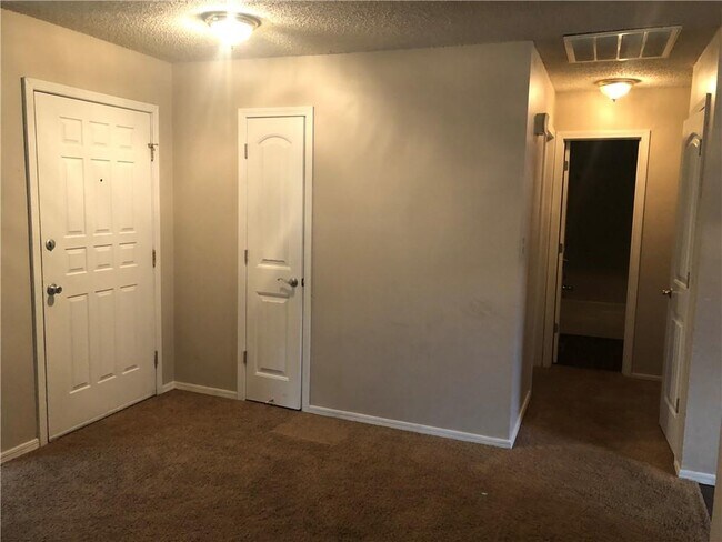 Foto del edificio - 211 S Carl St