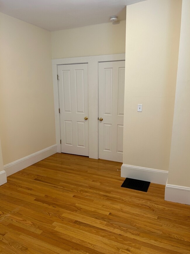 Building Photo - 4 Riggs St