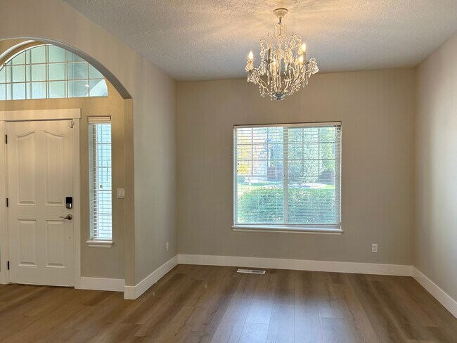 Foto del edificio - 5535 N Lolo Pass Ave